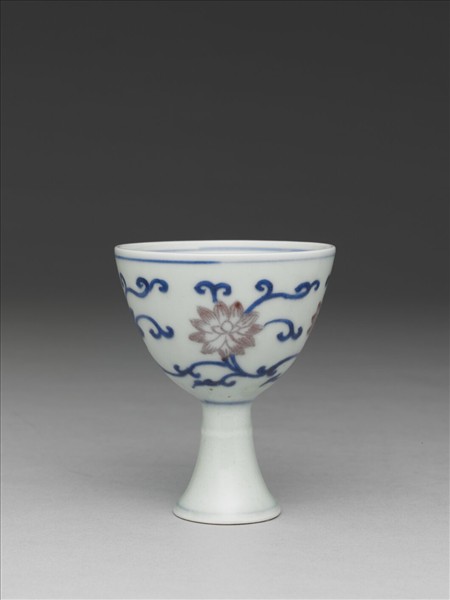 青花釉裡紅番蓮紋高足杯