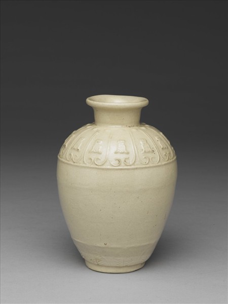 白瓷印花壽字瓶