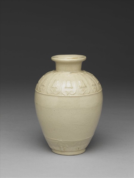 白瓷印花壽字瓶