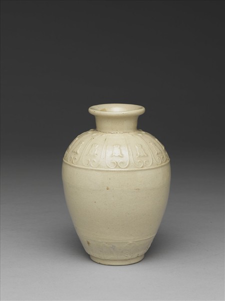 白瓷印花壽字瓶