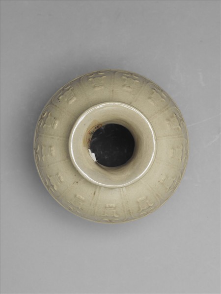 白瓷印花壽字瓶