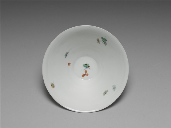 鬥彩花蝶紋葵口碗