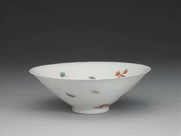 鬥彩花蝶紋葵口碗