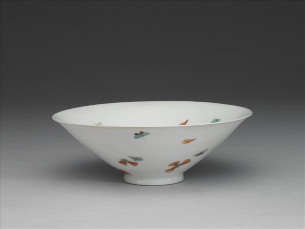 鬥彩花蝶紋葵口碗