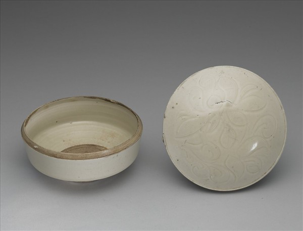 定窯 白瓷劃花萱草紋盒