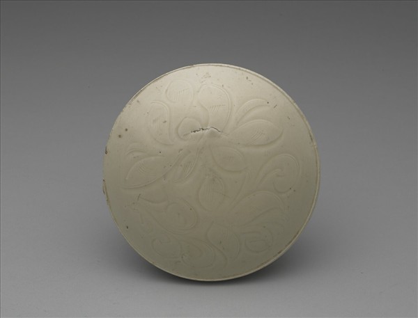 定窯 白瓷劃花萱草紋盒