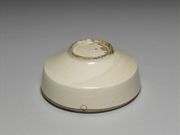 定窯 白瓷劃花萱草紋盒