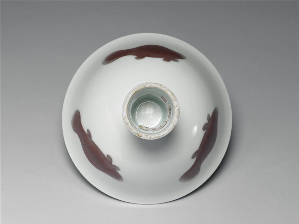 釉裡紅三魚紋高足碗