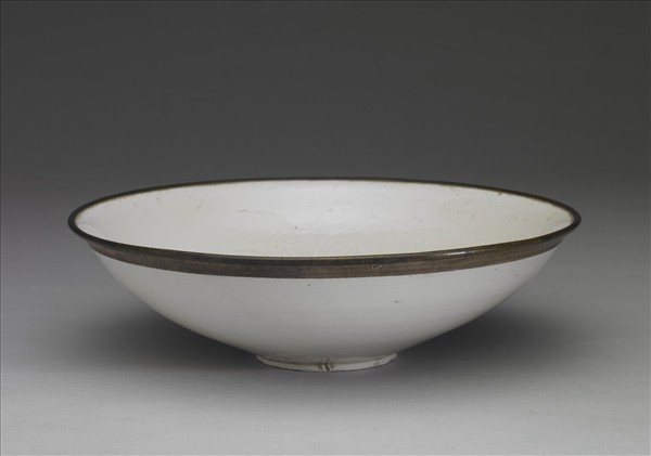 定窯 白瓷印花蓮塘紋碗