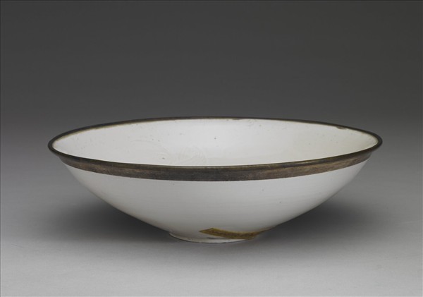 定窯 白瓷印花蓮塘紋碗