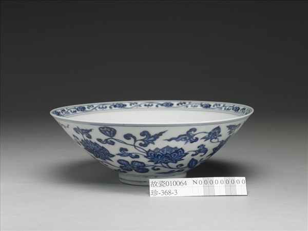 青花纏枝蓮花紋撇口碗