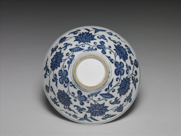 青花纏枝蓮花紋撇口碗