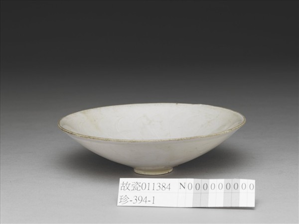 定窯 白瓷劃花斗笠碗