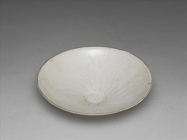 定窯 白瓷劃花斗笠碗