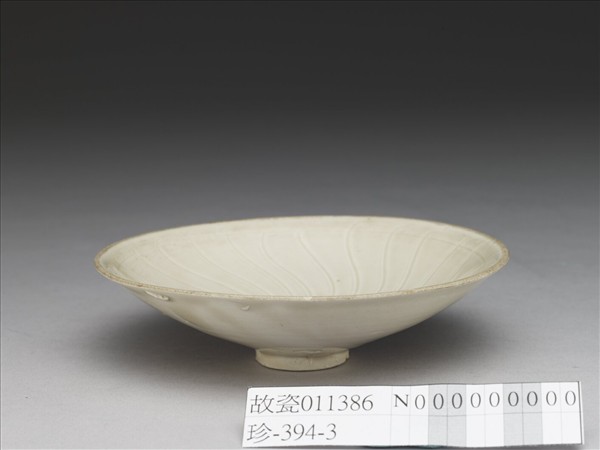 定窯 白瓷劃花斗笠碗