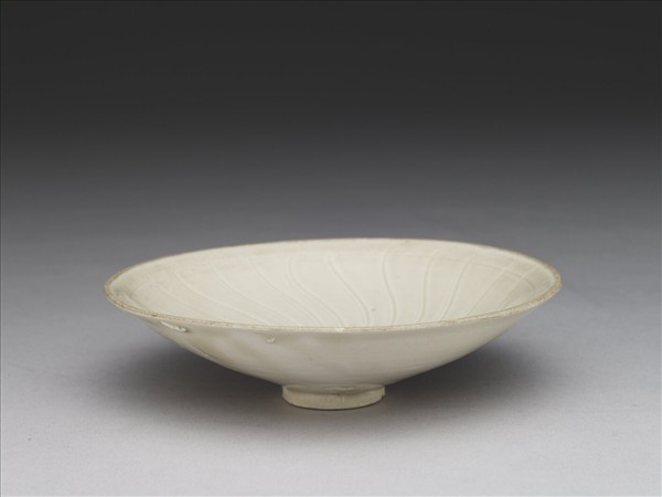 定窯 白瓷劃花斗笠碗