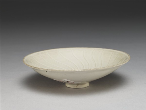定窯 白瓷劃花斗笠碗