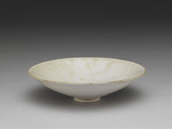 定窯 白瓷劃花斗笠碗