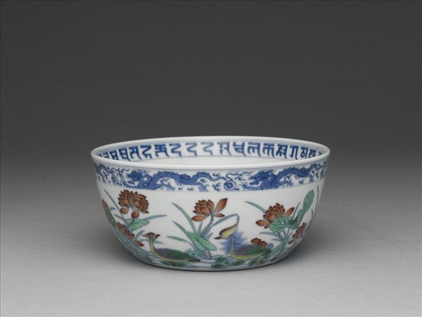 鬥彩蓮塘鴛鴦碗