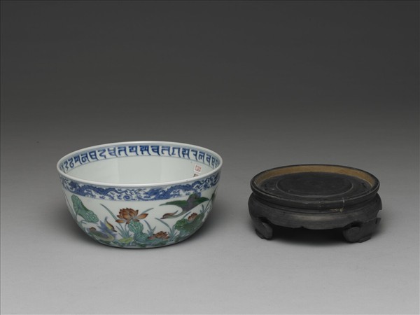 鬥彩蓮塘鴛鴦碗