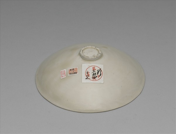 定窯 白瓷劃花斗笠碗