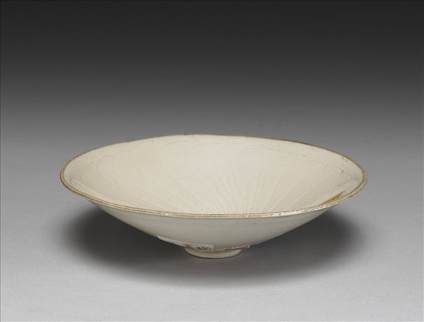 定窯 白瓷劃花斗笠碗