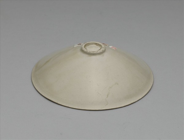 定窯 白瓷劃花斗笠碗