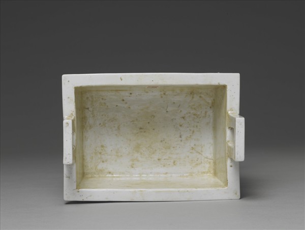 白瓷獸面紋方鼎