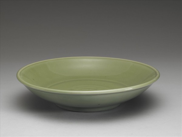 龍泉窯 青瓷印花花卉紋盤