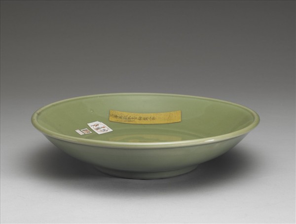 龍泉窯 青瓷印花花卉紋盤