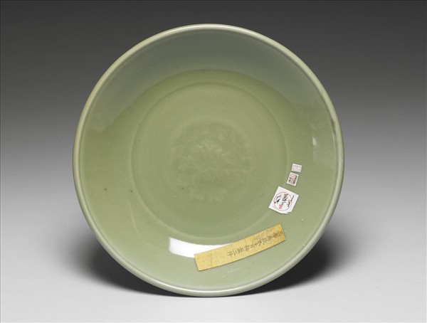 龍泉窯 青瓷印花花卉紋盤