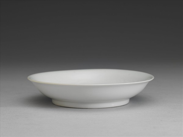 甜白釉暗花鳳紋碟