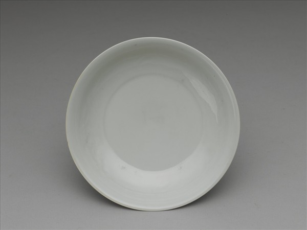 甜白釉暗花鳳紋碟