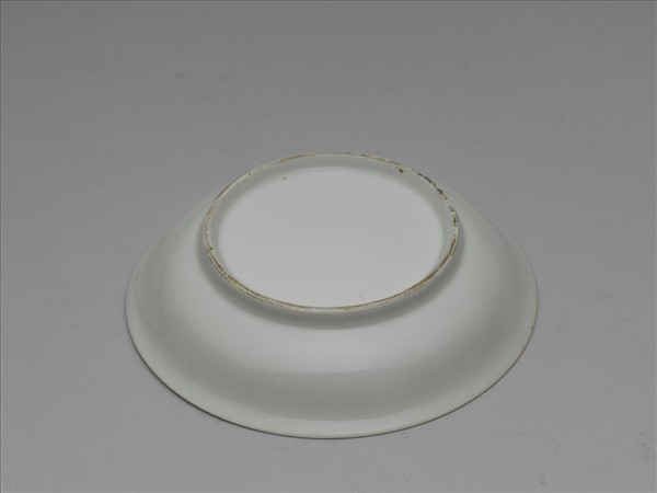 甜白釉暗花鳳紋碟