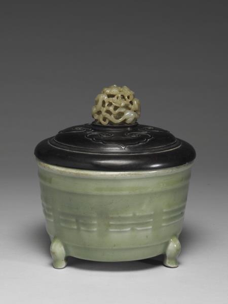 龍泉窯 青瓷八卦三足爐