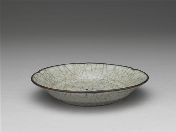 青瓷葵口碟