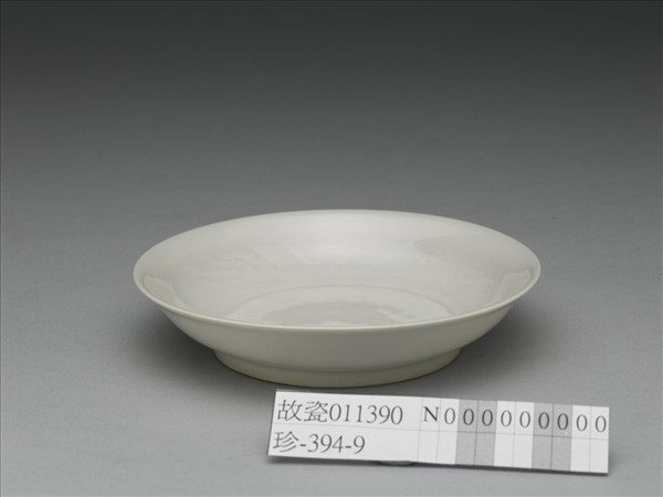 甜白釉暗花鳳紋碟