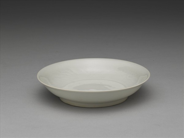 甜白釉暗花鳳紋碟