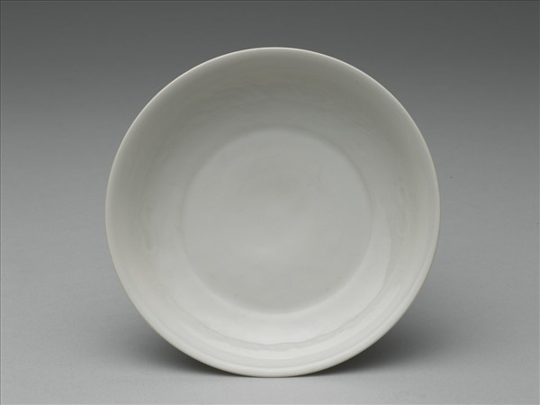 甜白釉暗花鳳紋碟