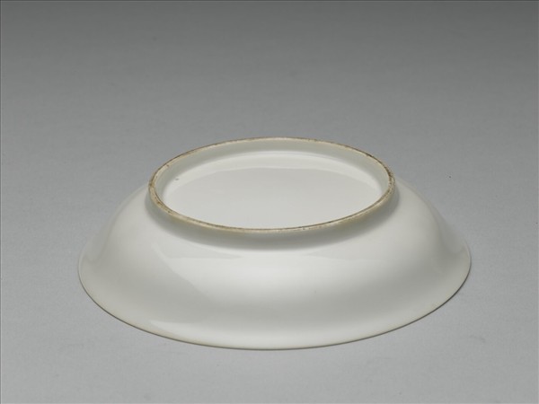 甜白釉暗花鳳紋碟