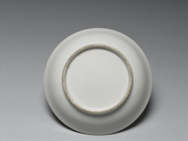 甜白釉暗花鳳紋碟