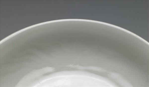 甜白釉暗花鳳紋碟