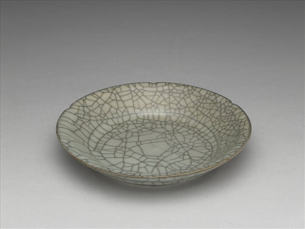 青瓷葵口碟