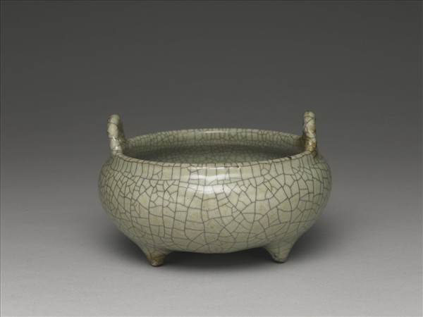 哥窯 青瓷雙耳三足爐