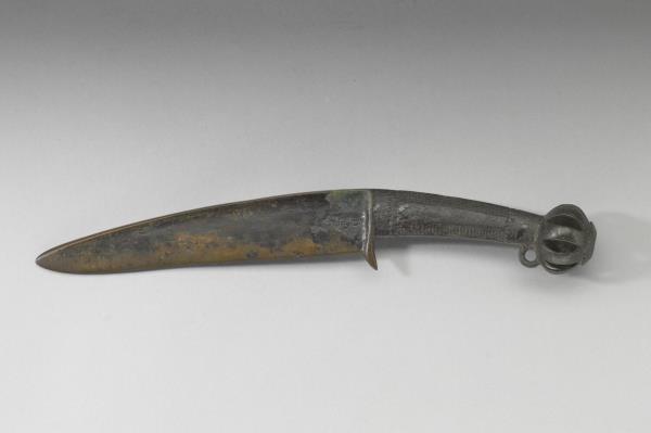 鈴首曲背彎刀