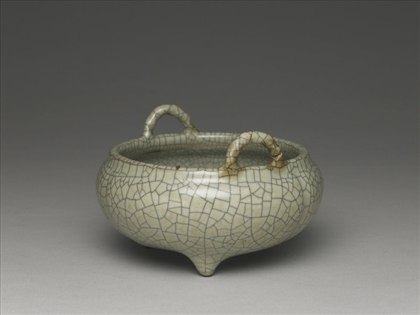 哥窯 青瓷雙耳三足爐
