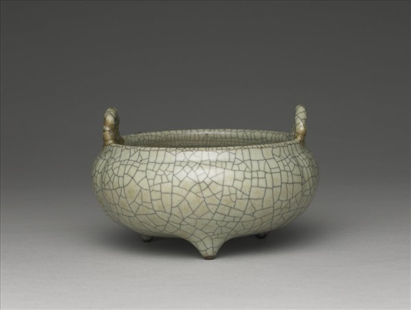 哥窯 青瓷雙耳三足爐