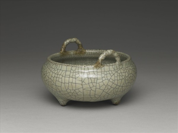 哥窯 青瓷雙耳三足爐