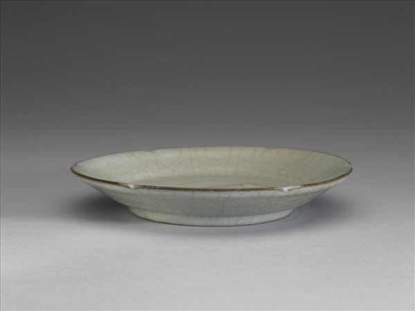 青瓷葵口碟