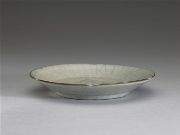 青瓷葵口碟